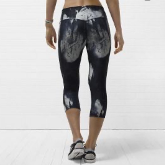Nike Women’s Legend Dri-fit Capri Pants - Picture 5 of 13